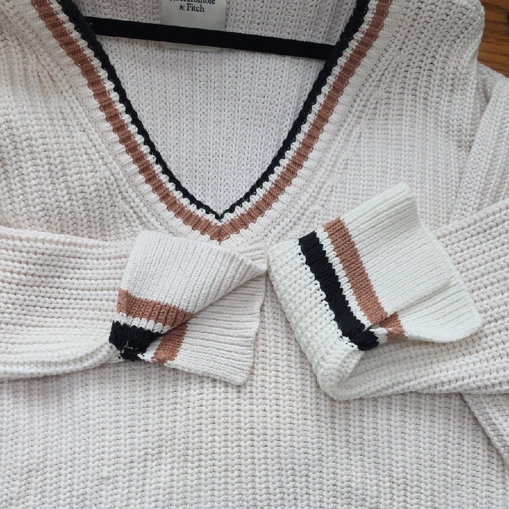 Abercrombie & Fitch Women's V-Neck Sweater - Cream with Black and Brown Trim - Picture 5 of 8